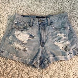 AEROPOSTALE LIGHT WASH MOM JEAN SHORTS RIPPED SIZE 6